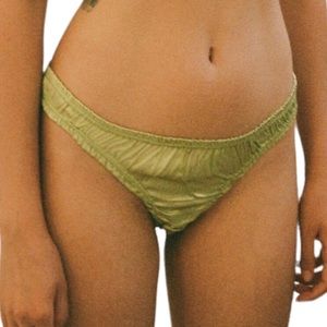 6905. Signe Lila Thong Willow Green NWT